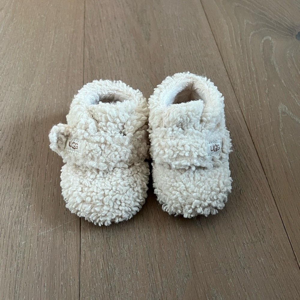 Ugg Bixbee Bootie in natural in size 2/3